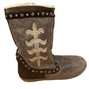 YIN Gray Black Suede Rhinestone Studded Embroidered Shearling Lined Boot 40
